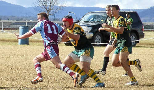 Wattles front-rower Carl Gale about to pounce on Goondiwindi back-rower Angus King in Sunday’s TRL under-18 clash at Platz Oval. Wattles front-rower Carl Gale about to pounce on Goondiwindi back-rower Angus King in Sunday’s TRL under-18 clash at Platz Oval.